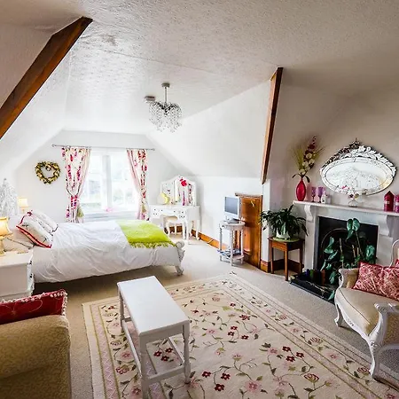 Woodside Hotel 3*