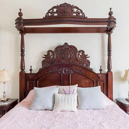 Woodside Hotel 3*